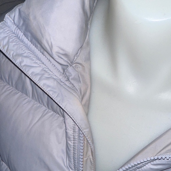 The North Face Women's Light Gray Puffer Jacket - Picture 3 of 5